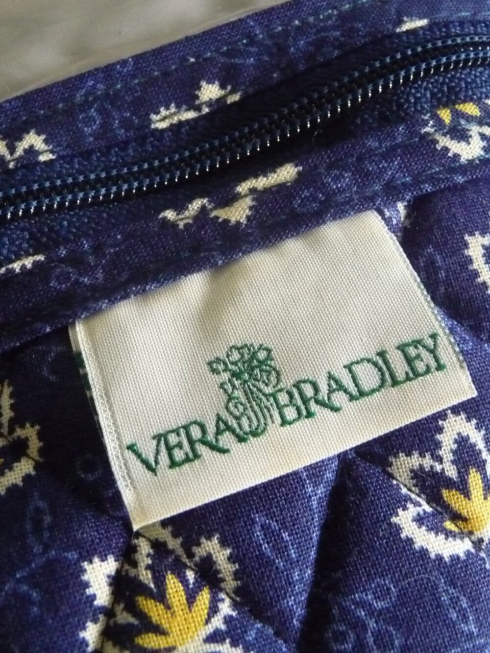 Vera Bradley Maison Blue 4 Piece Travel Set Retired - Picture 8 of 13